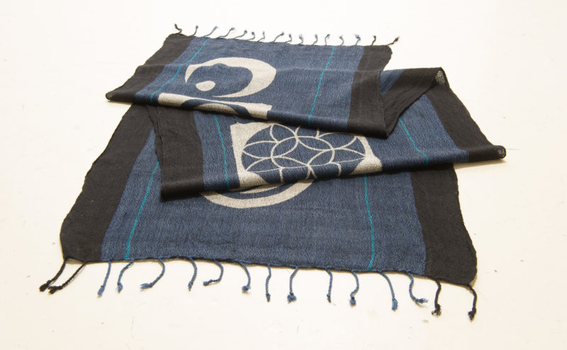 手織綿スカーフ Handwoven cotton scarf TSUBAKI 家紋