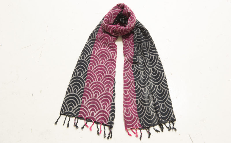 手織綿スカーフ Handwoven cotton scarf TSUBAKI 鱗