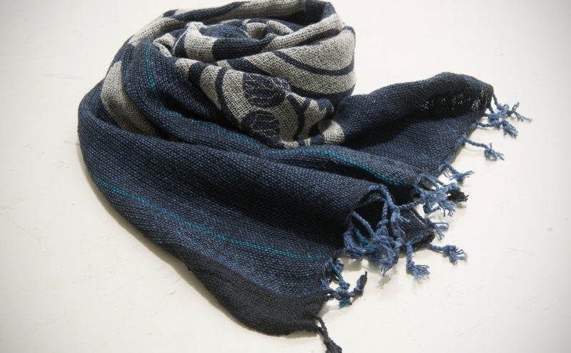 手織綿スカーフ Handwoven cotton scarf TSUBAKI 家紋
