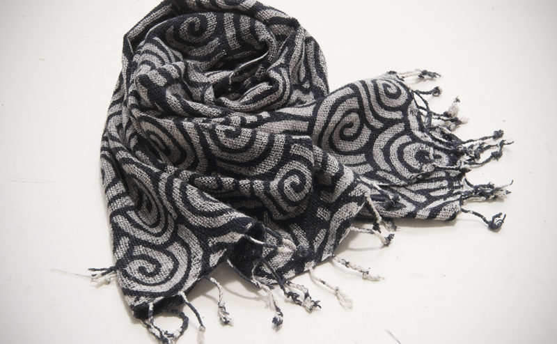 手織綿スカーフ Handwoven cotton scarf TSUBAKI 渦巻